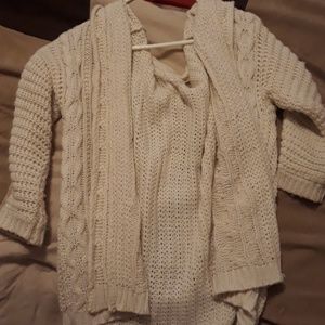 Chunky white knit cardigan size m